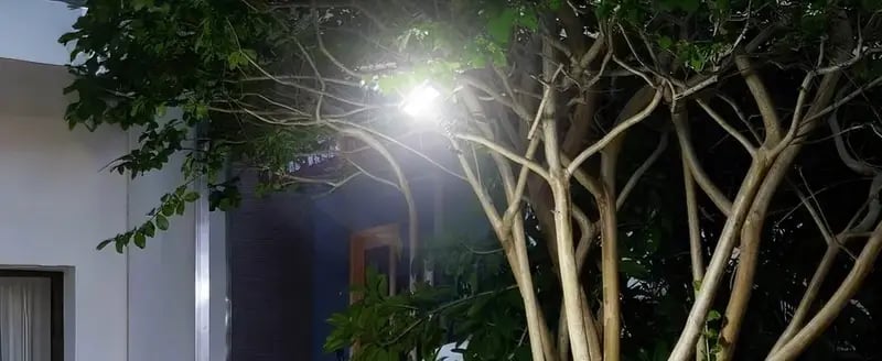 1 2pcs solar motion camping lights ip65 portable solar flood light outdoor dual charging 600lumen 92leds security lights with flexible octopus tripod for camping patio fence garden details 10