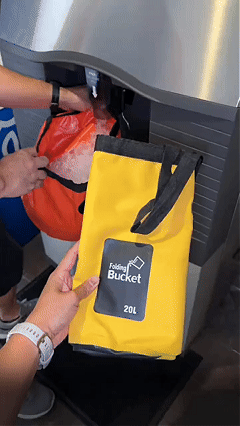 Portable folding water bucket demonstration
