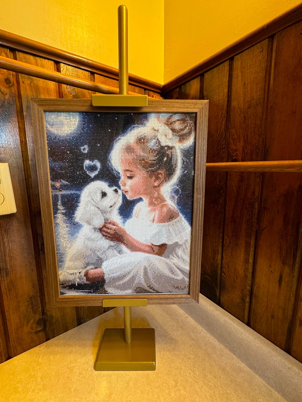 Nice, sturdy stand for your framed artwork